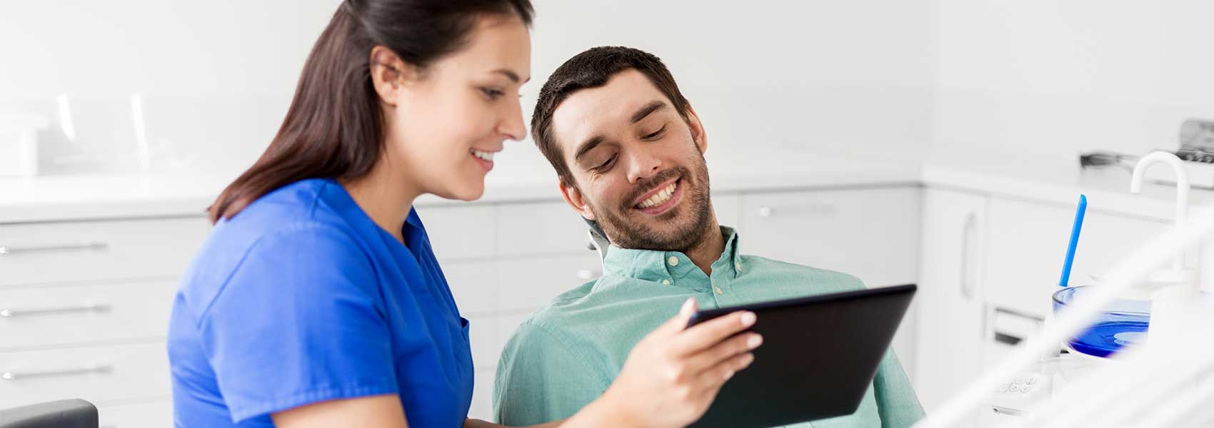 The dentist filling her patient's patient form via online